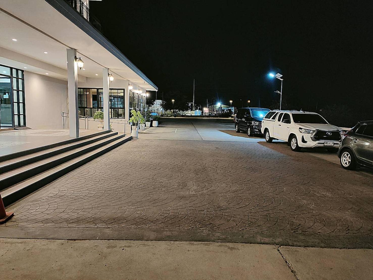 โคโค่ โฮเทล Koco Hotel Nakhonratchasima Exterior foto